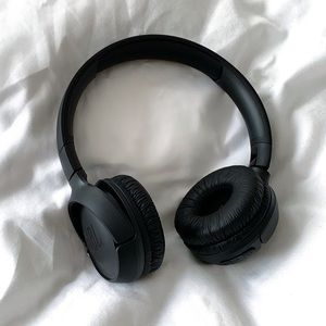 JBL Tune 510BT Wireless On-Ear Headphones in Black